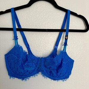 Victoria Secret lace Demi Bra. NWT. 36C